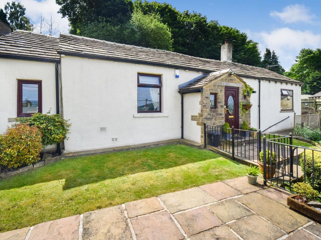 3 bed detached bungalow for sale in North Bank Road, Bingley BD16, £