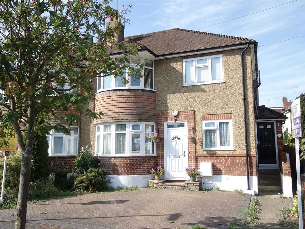 2 bed for sale in Aberdale Gardens, Potters Bar, Herts EN6