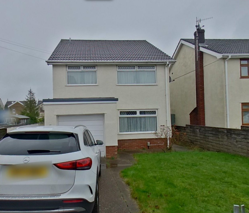 3 bed detached house for sale in Pengry Road, Swansea SA4, £200,000