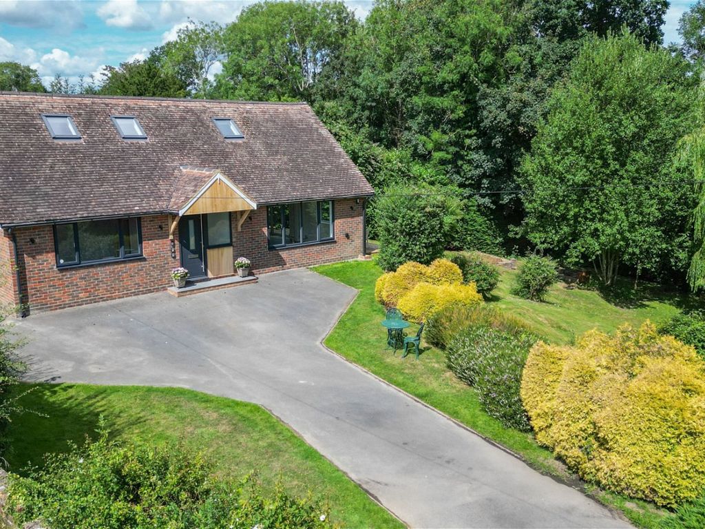 4 bed bungalow for sale in Talbot Road, Hawkhurst, Cranbrook TN18, £