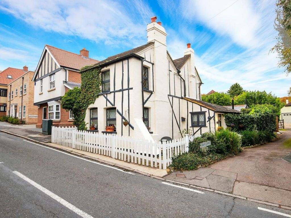 2 bed detached house for sale in Coppice Row, Theydon Bois, Epping CM16