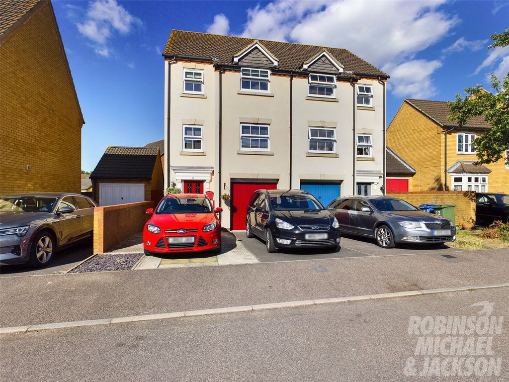 4 bed semidetached house for sale in Monarch Drive, Kemsley