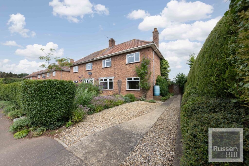 3 bed semidetached house for sale in Fellowes Road, Honingham, Norwich