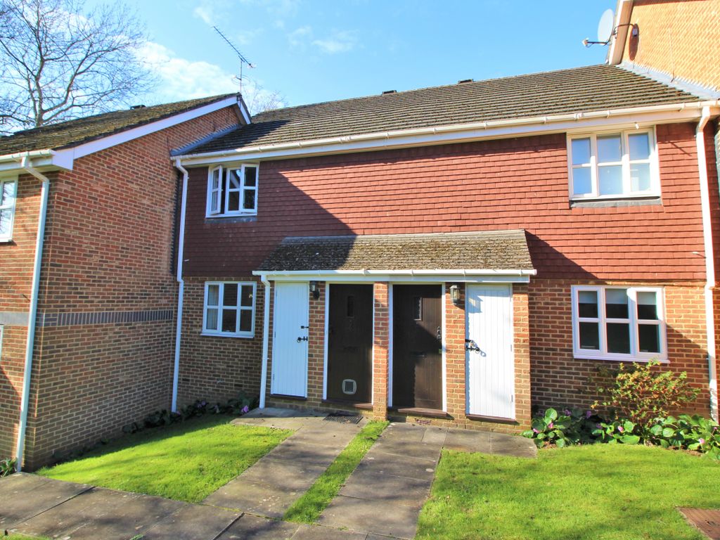1 bed flat to rent in Heather Close, Guildford GU2 Zoopla