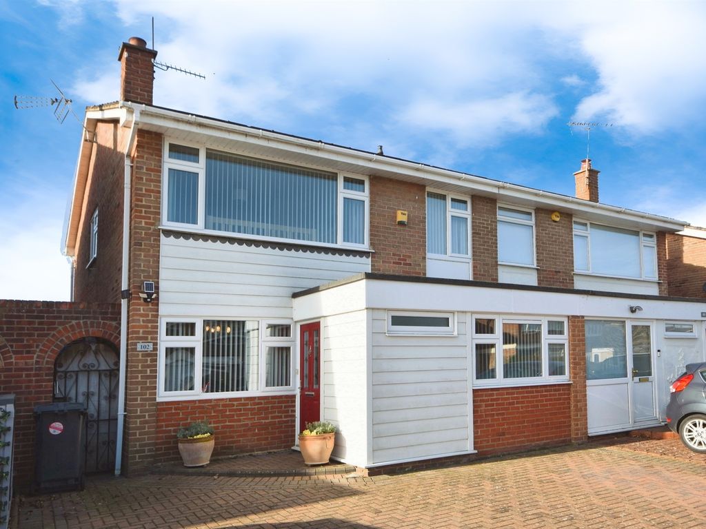 4 bed semidetached house for sale in St. Andrews Road, Boreham