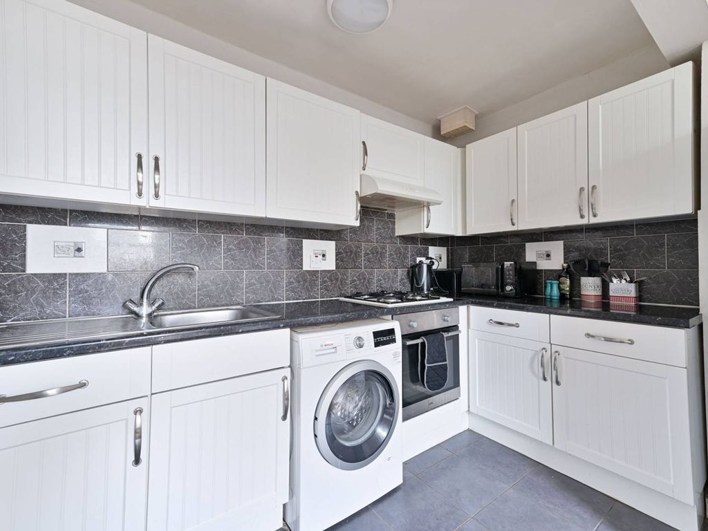 2 bed flat for sale in Queens Road, Peckham, London SE15 Zoopla