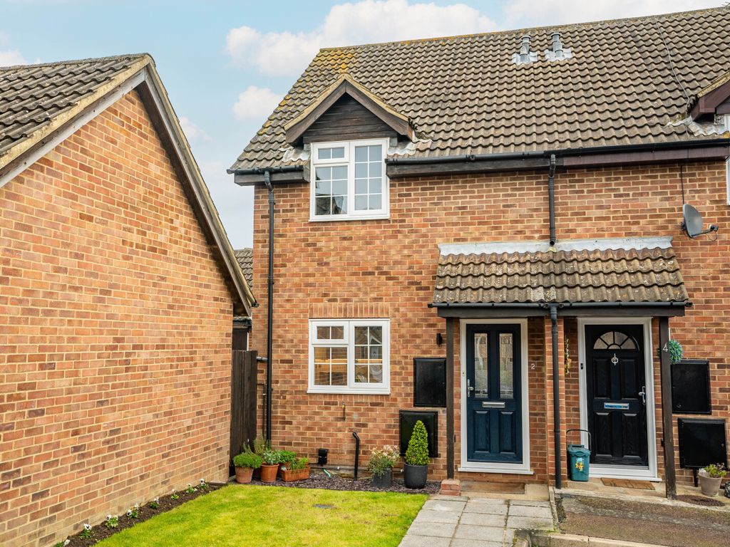 2 bed end terrace house for sale in Aldbury Close, St. Albans