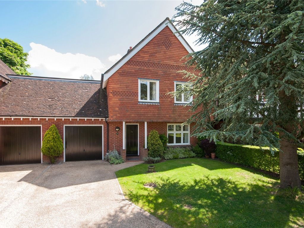 5 bed detached house for sale in Middle Green, Brockham, Betchworth