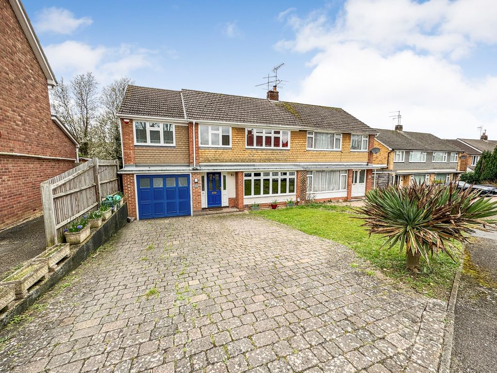 5 bed semidetached house for sale in Drive, Tilehurst