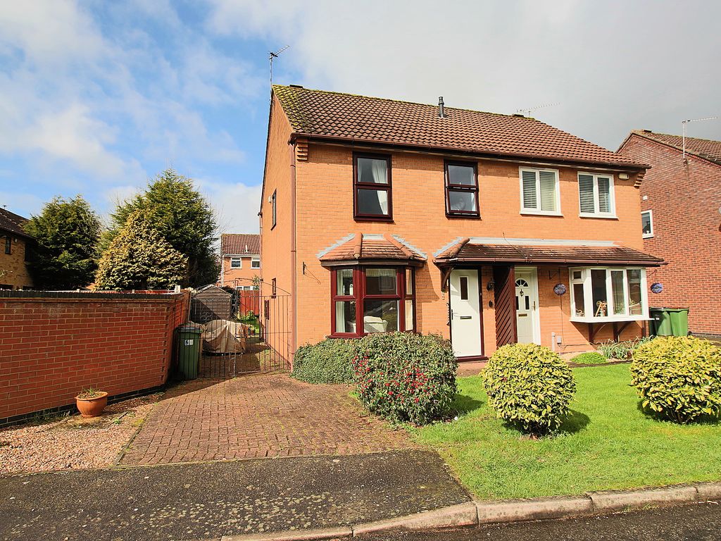 3 bed semidetached house for sale in Juniper Close, Leicester Forest