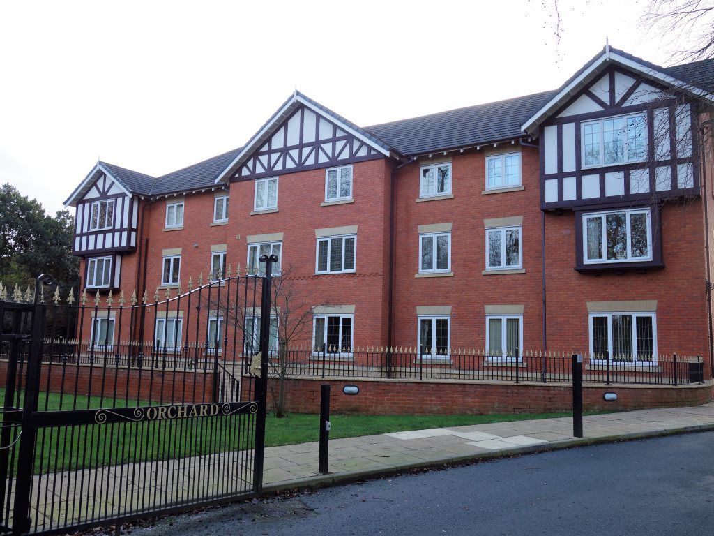 2 bed flat to rent in Applewood House, Manchester Road, Bury BL9, £850