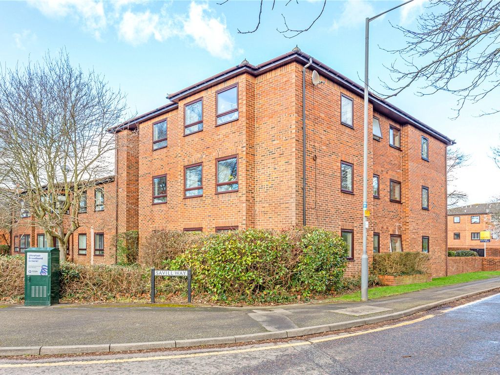 2 bed flat for sale in The Paddocks, Savill Way, Marlow