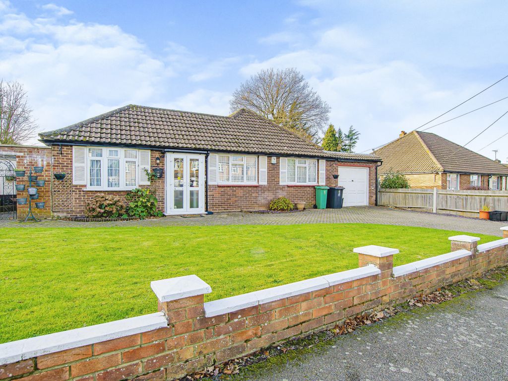 3 bed bungalow for sale in Village Green Avenue, Biggin Hill, Westerham