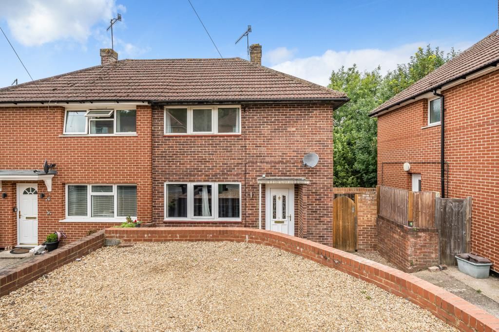 2 bed semidetached house for sale in High Buckinghamshire