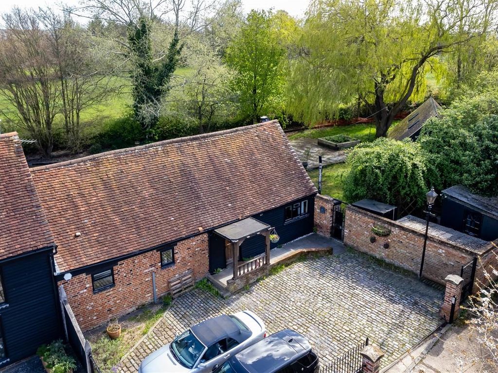 3 bed barn conversion for sale in Stewards Green Road, Epping CM16 Zoopla