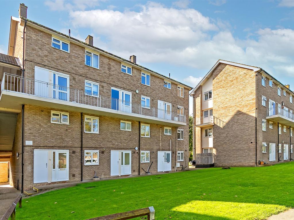 2 bed for sale in Hughenden Road, St.Albans AL4, £365,000