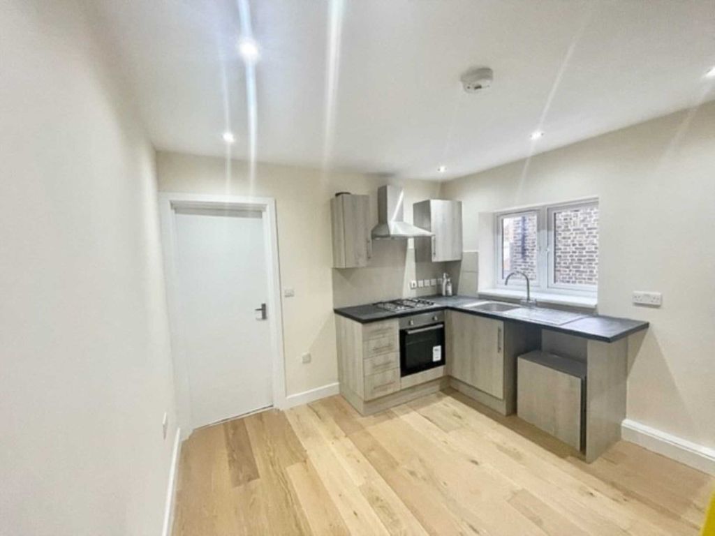 1 bed flat to rent in High Road, Leytonstone E11, £1,325 pcm Zoopla