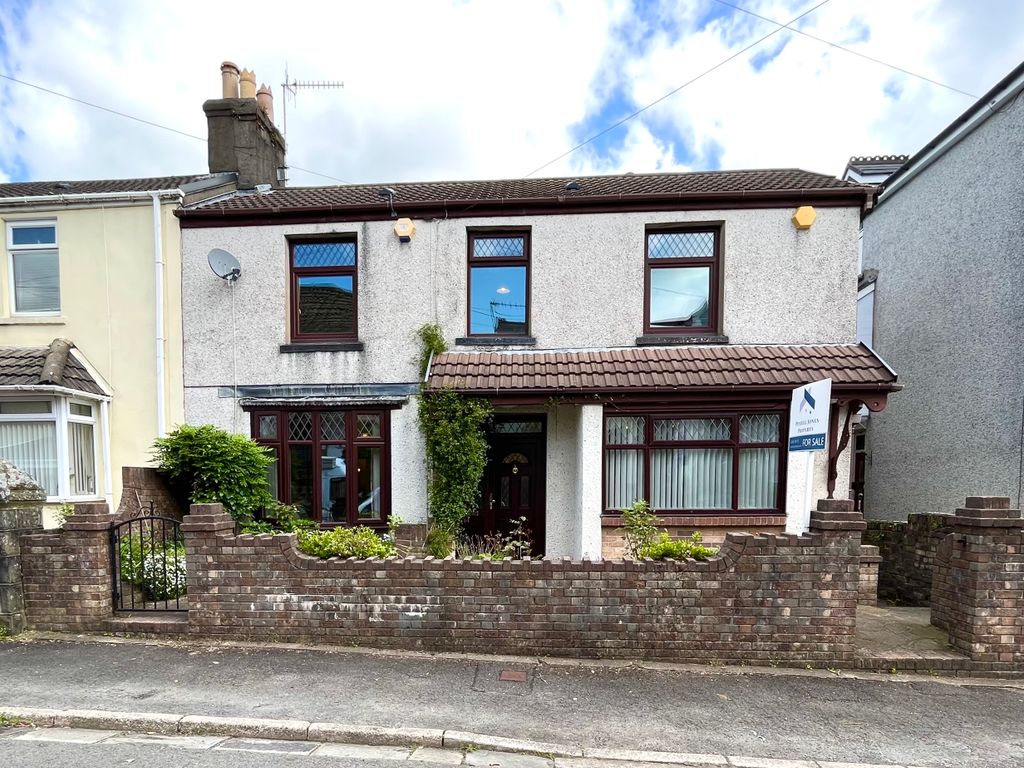 4 bed semidetached house for sale in Clifton Street, Aberdare, Mid