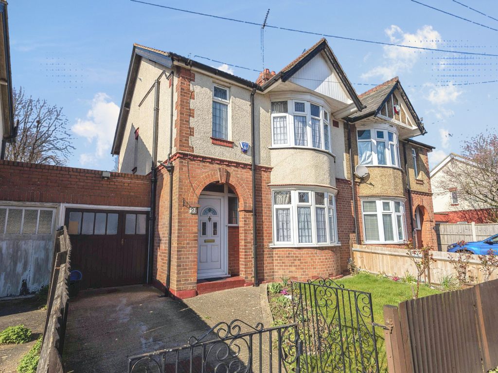 Avenue Grimaldi, Luton, Bedfordshire LU3  