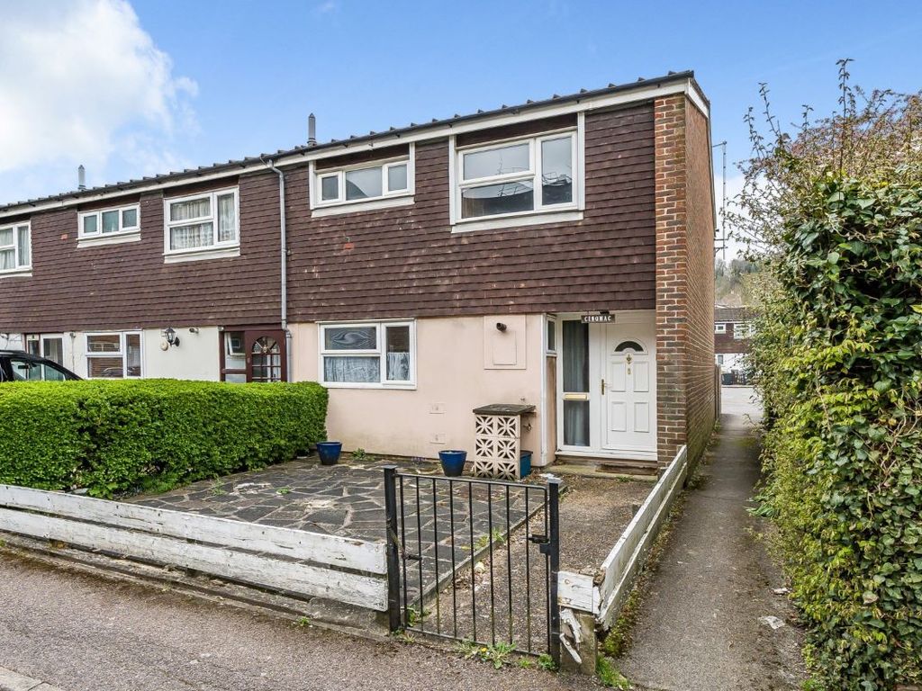 3 bed end terrace house for sale in 5 Roke Close, Kenley, Surrey CR8, £