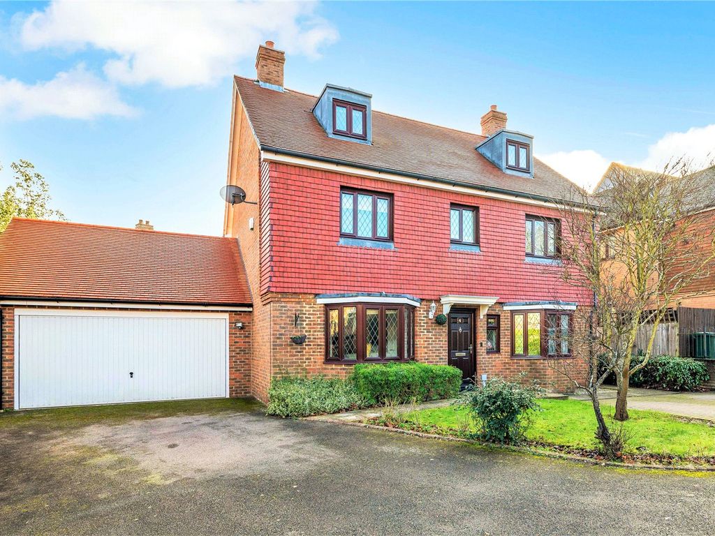 5 bed detached house for sale in Fidgeon Close, Bickley, Kent BR1 Zoopla