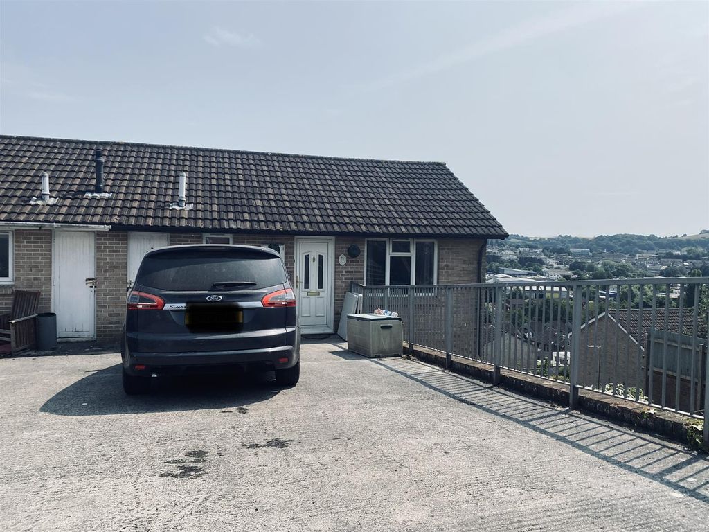 3 bed end terrace house for sale in Elford Crescent, Plympton, Plymouth