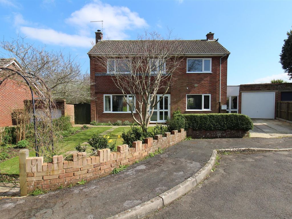3 bed detached house for sale in Barn Close, Crewkerne TA18 Zoopla