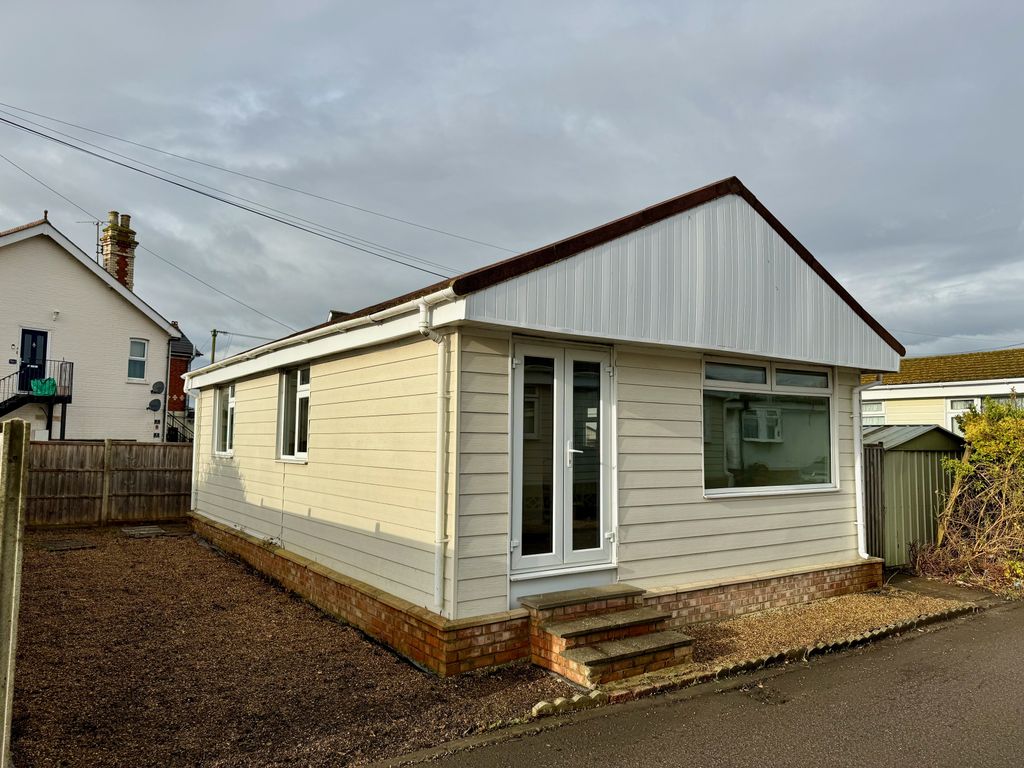 2 bed mobile/park home for sale in Mereoak Park, Three Mile Cross RG7