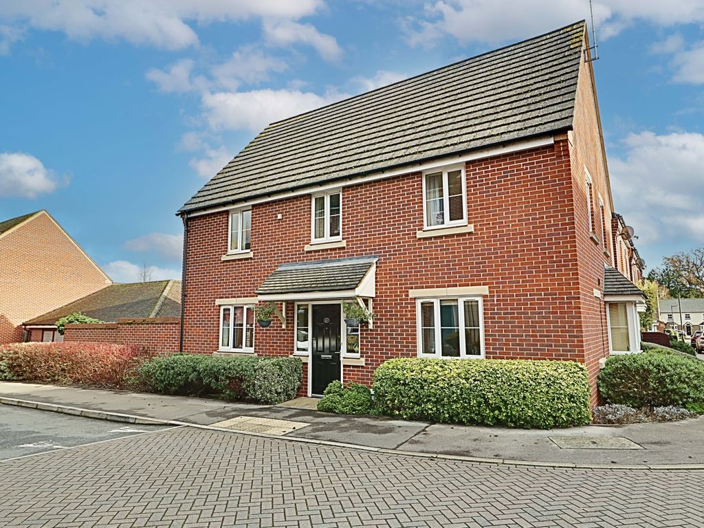 4 bed detached house for sale in Gateswood Drive, SherfieldOnLoddon