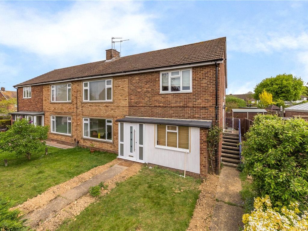 2 bed to rent in Hazelwood Drive, St. Albans, Hertfordshire