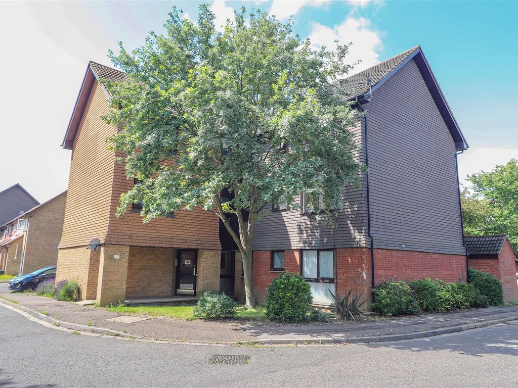 Studio to rent in Ryeland Close, Yiewsley UB7 Zoopla
