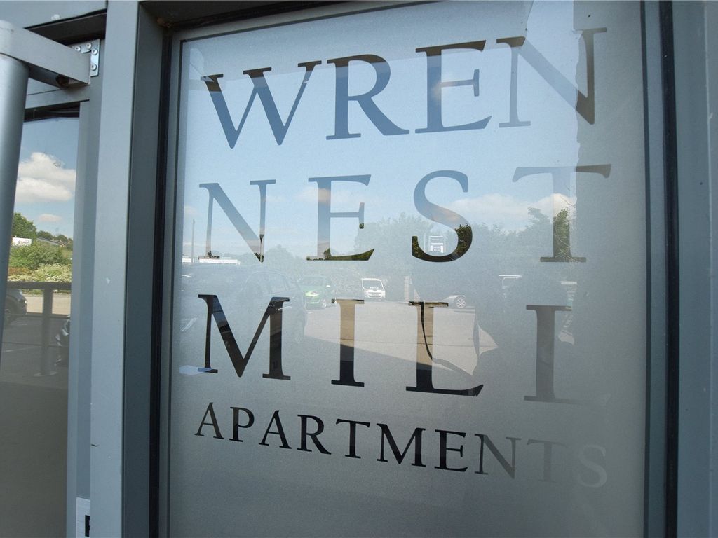 2 bed flat for sale in Glossop Brook Road, Glossop, Derbyshire SK13, £