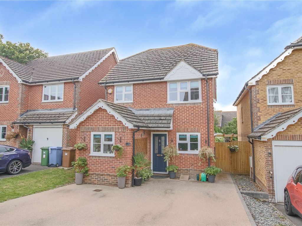 3 bed detached house for sale in Faithfull Close, Warfield, Bracknell