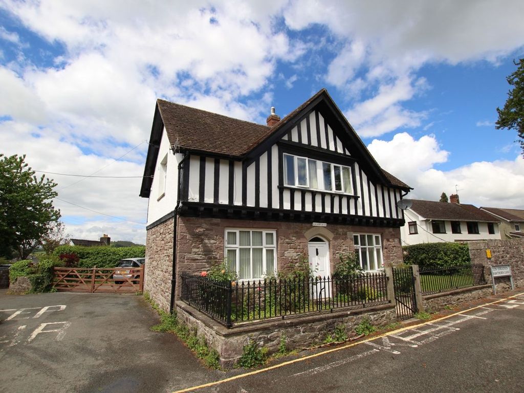 4 bed detached house for sale in Hawthorn Lane, Brecon LD3, £310,000