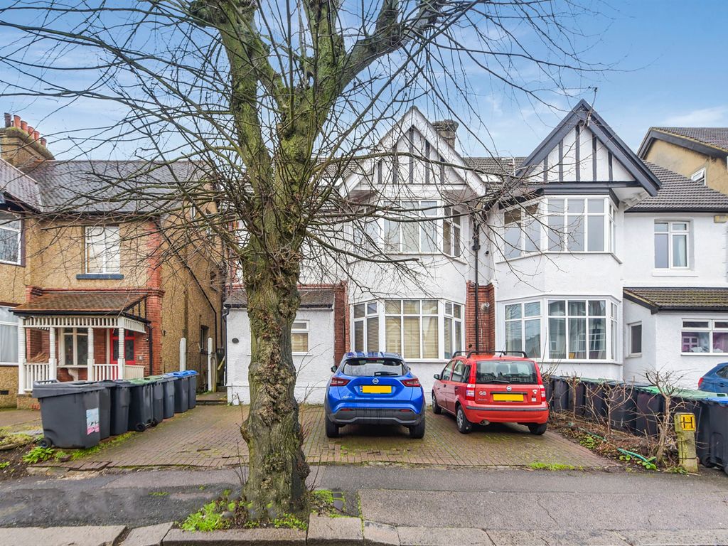 Studio for sale in Mayfield Road, Sanderstead, South Croydon CR2, £