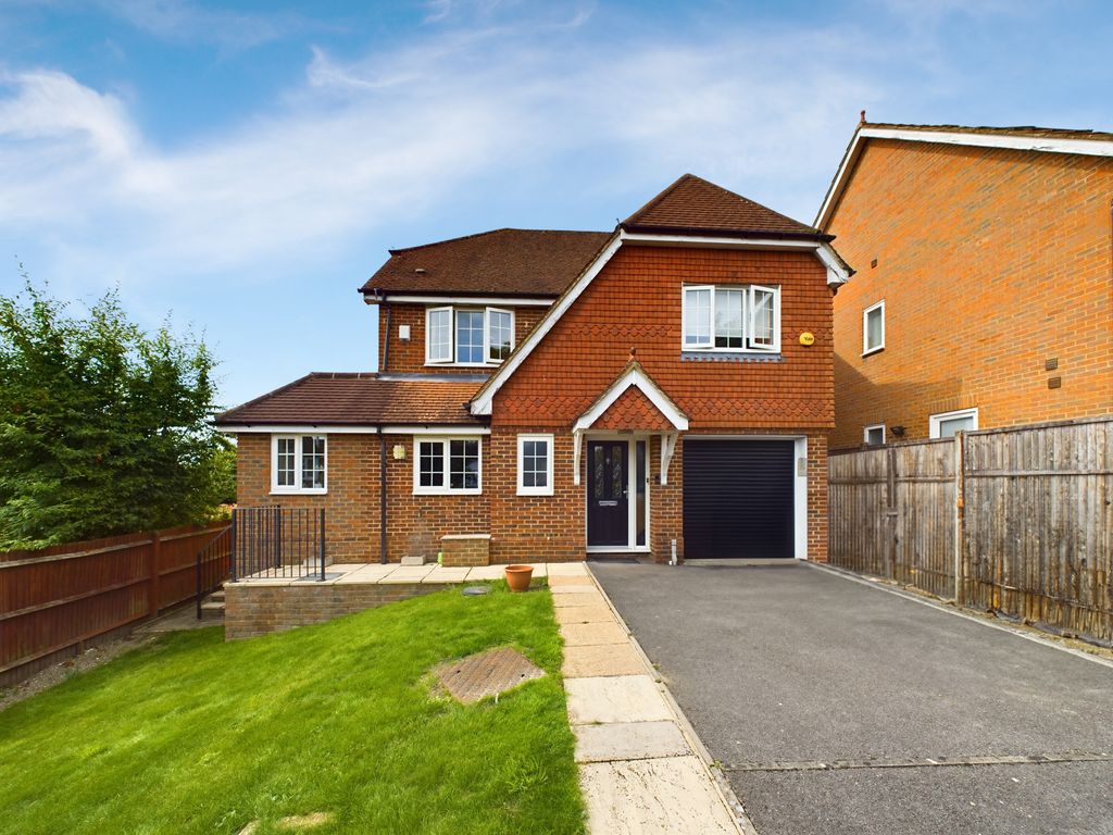 5 bed detached house for sale in Thanstead Copse, Loudwater, High