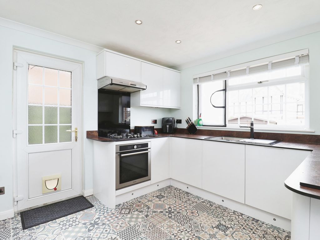 3 bed semidetached house for sale in Pitt Street, Ryde PO33, £285,000