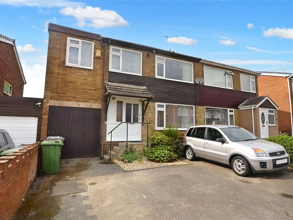 4 bed semidetached house for sale in Parkways Avenue, Oulton, Leeds