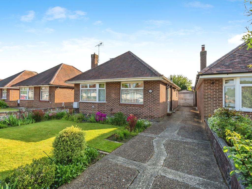 3 bed bungalow for sale in Hammonds Way, Totton, Southampton, Hampshire