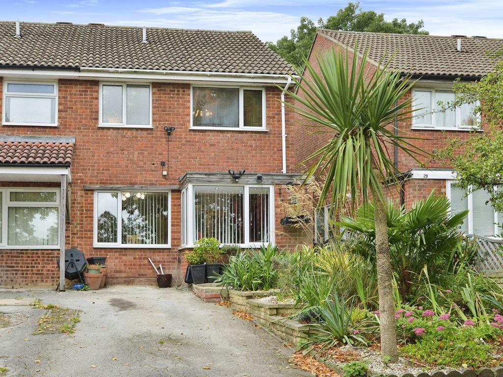 3 bed semidetached house for sale in Eston Court, Bradville, Milton