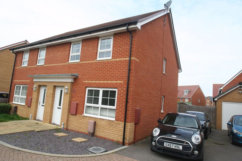 3 bed semidetached house to rent in Myrtle Copse, Felpham, Bognor