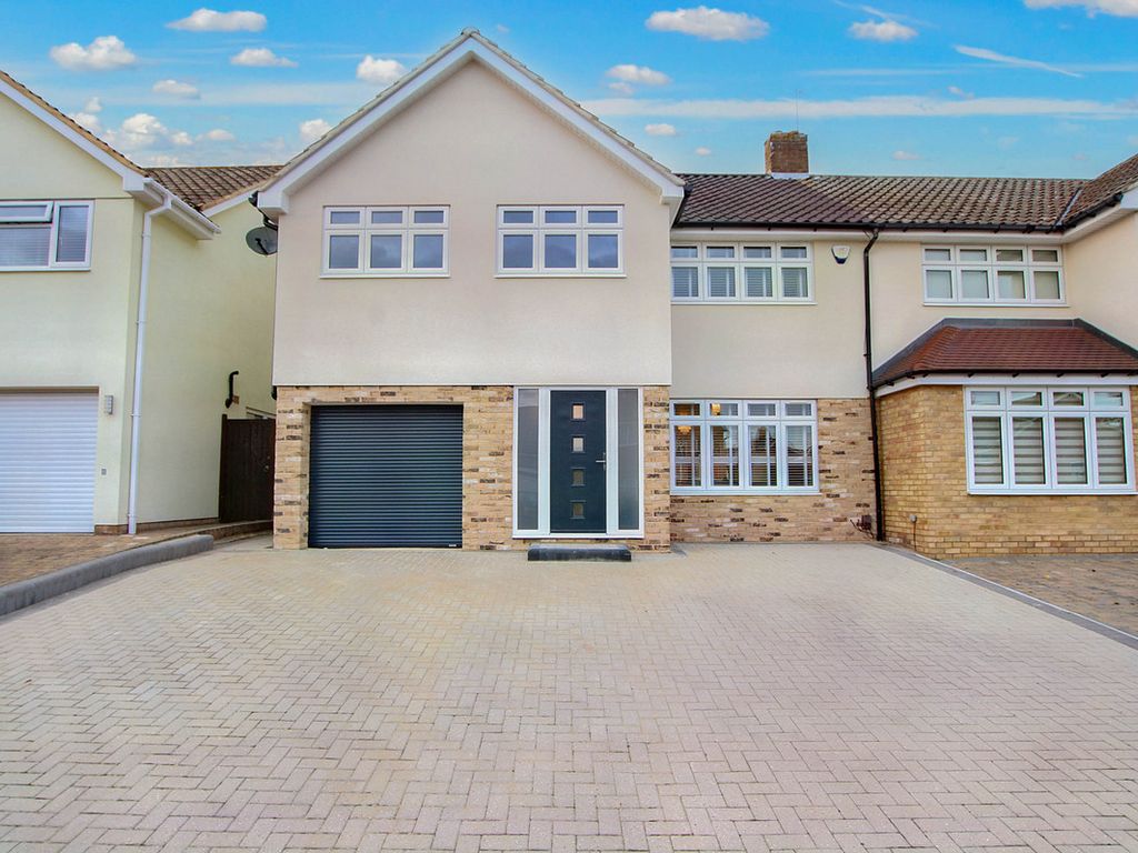 4 bed semi-detached house for sale in Linnets, Basildon SS16, £600,000