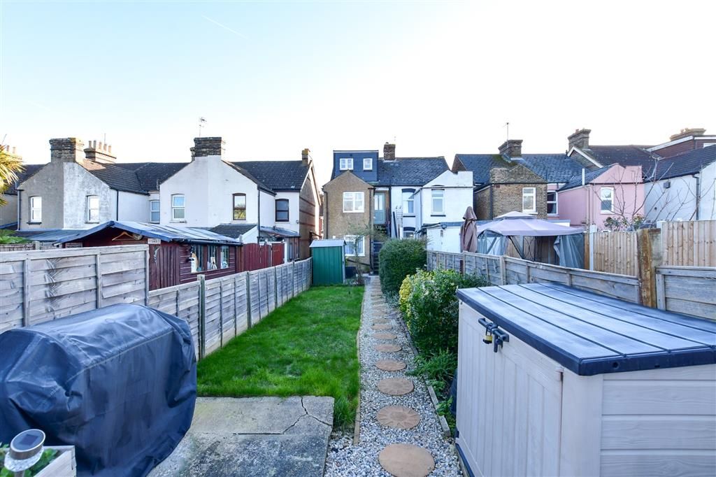 2 bed for sale in Malling Road, Snodland, Kent ME6, £190,000