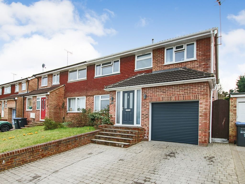 4 bed semidetached house for sale in Hillside Close, East Grinstead