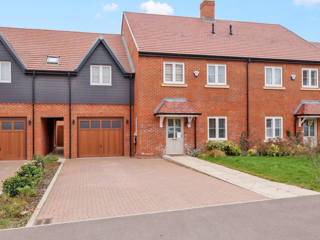 4 bed semidetached house for sale in Rosebay Crescent, Warfield