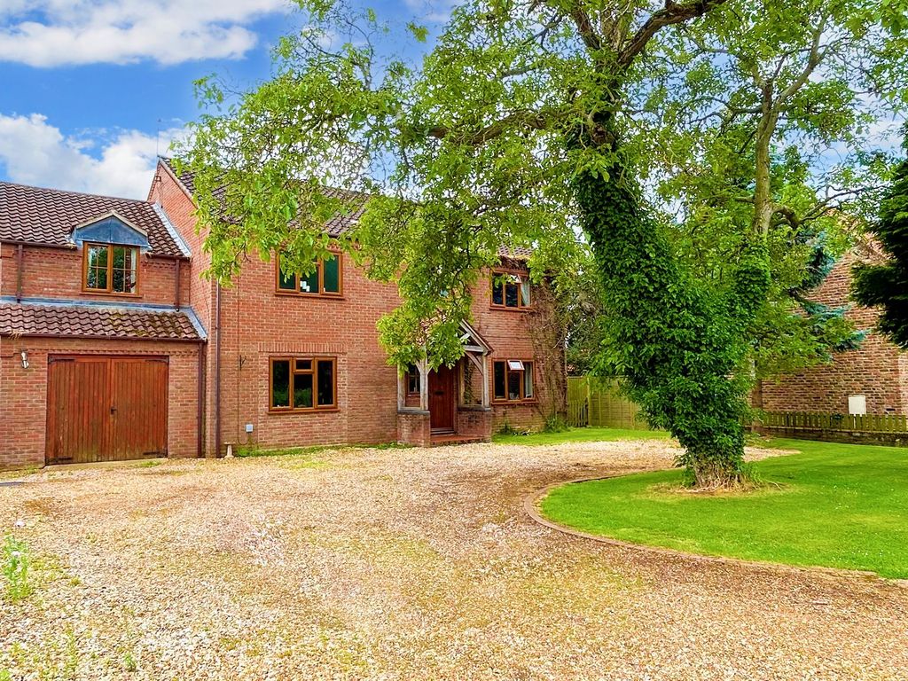 6 bed detached house for sale in Walnut Road, Walpole St. Peter PE14, £