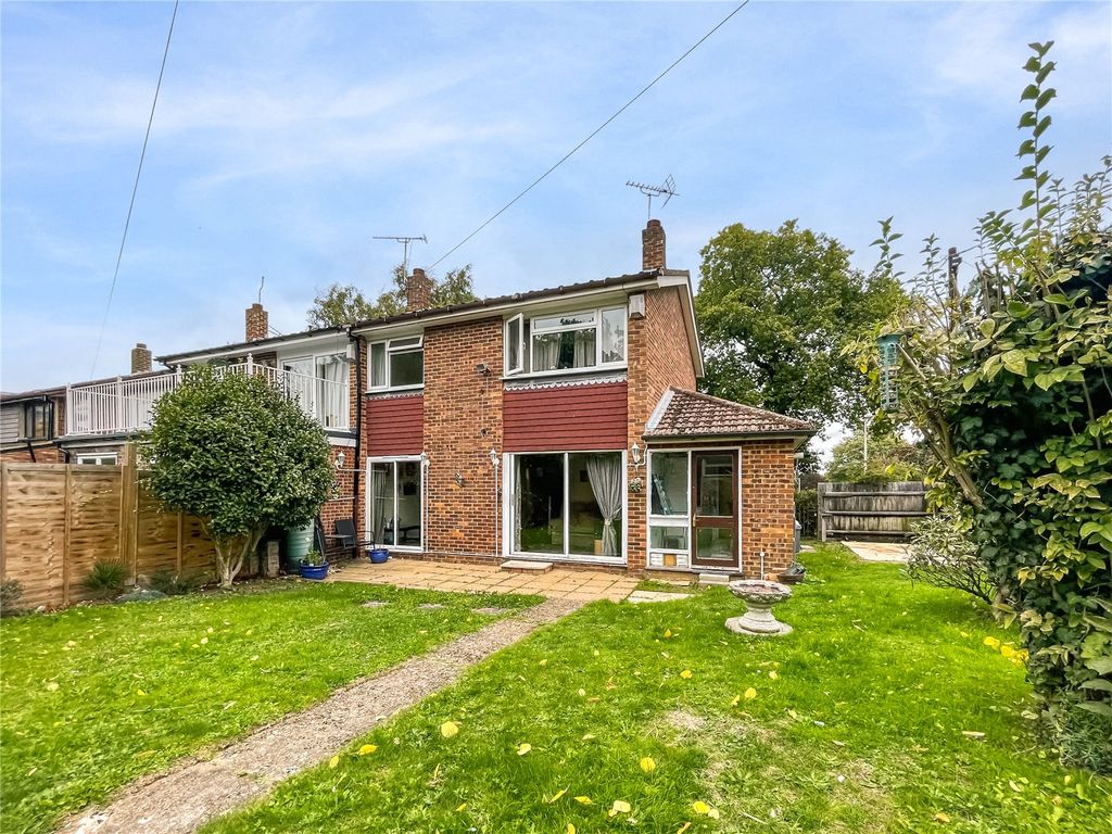 3 bed end terrace house for sale in Hawbeck Road, Parkwood, Rainham