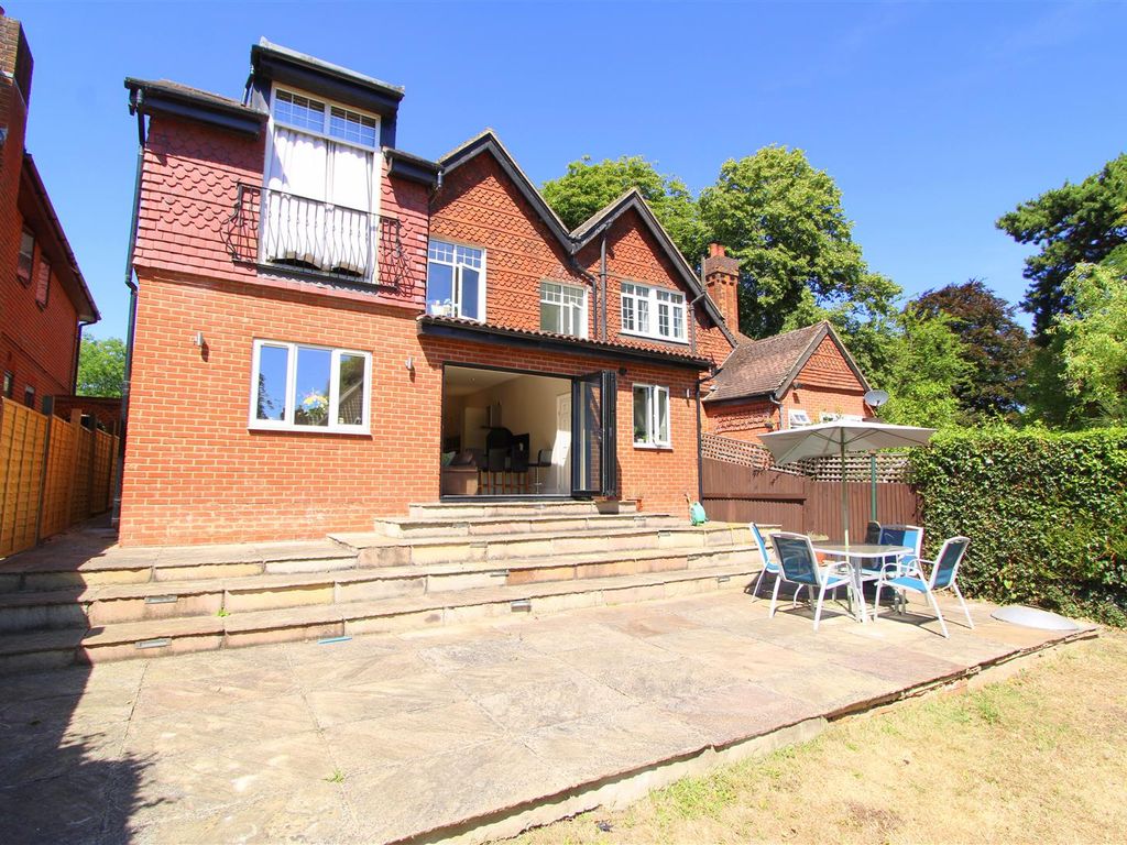 5 bed semidetached house for sale in Woodcote Road, Wallington SM6