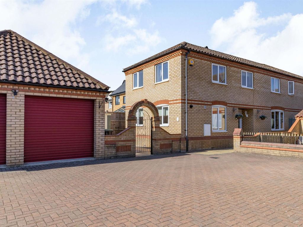 4 bed detached house for sale in Hitchin Road, Arlesey SG15 Zoopla