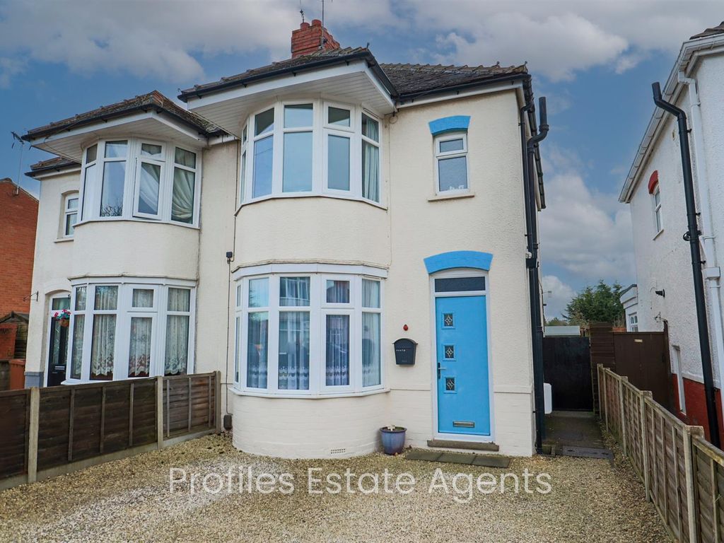 3 bed semidetached house for sale in Langdale Road, Hinckley LE10, £